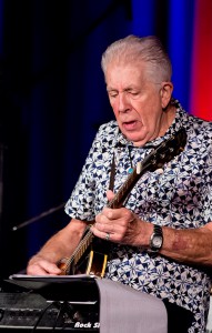 Blues-Legende John Mayall beim Konzert am 23. September 2015 im Leo Theater Ennepetal. Foto: AWi