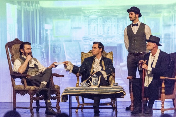 "Sherlock Holmes und der Hund der Baskervilles" feiert am Freitag, 18. März, 20 Uhr, die Premiere im Leo Theater. Im Bild (v.l.) Marc Neumeister (Sherlock Holmes); lars Dickel (Dr. Watson) und Robin Schmale (Henry Baskervilles). Foto: AWi