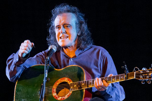 Donovan am 17. April 2016 auf seiner „Retrospective - Fifty Year Celebration“-Tour im Leo Theater. Foto: AWi
