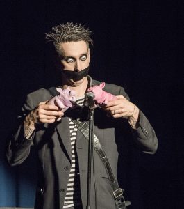 Der Comedian "Tape Face" alias Sam Willis aus Neuseeland gastierte am 10. Februar 2017 im LEO Theater. Fotos: AWi