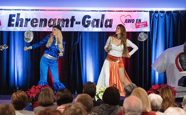 Die AWo veranstaltete die Ehrenamt-Gala 2017 im LEO Theater im Ibach-Haus. Marc Weide und die ABBA-Coverband Swede Sensation traten auf. Foto: AWi
